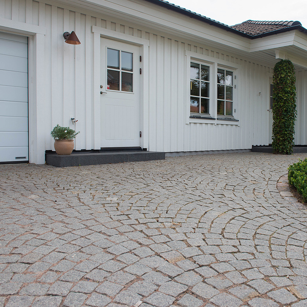 Uppfart-granit-gatsten-i-bage-in.jpg