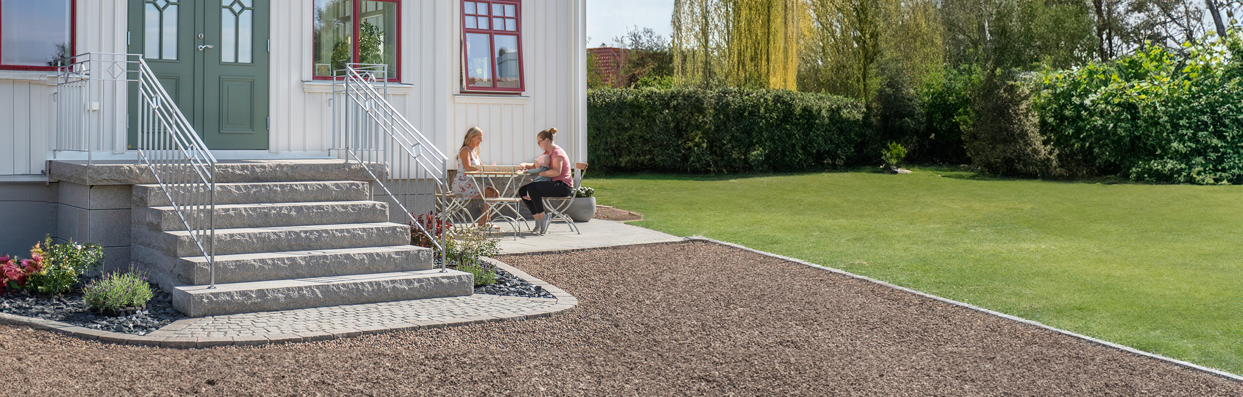 Entrétrappa byggd av trappblock i granit Bohus